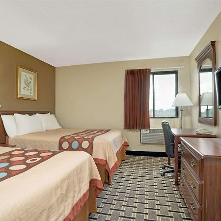 Super 8 By Wyndham Melrose Hotel Exterior photo